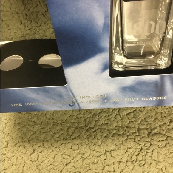 New 1800 Tequila Gift Box - Picture 5 of 7